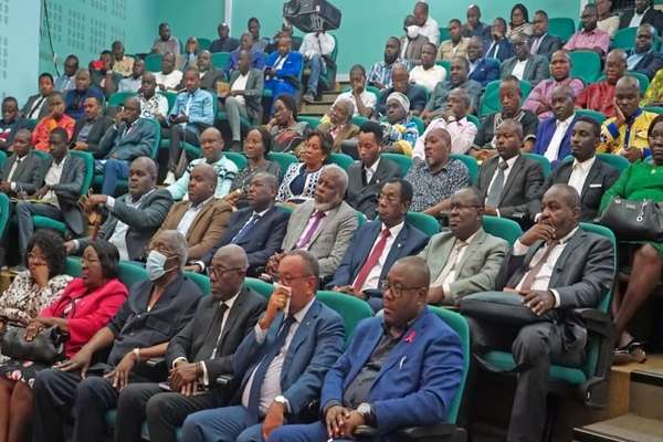 Vue partielle des cadres de la Ngounié prêts à recevoir le président Ali Bongo Ondimba chez eux 