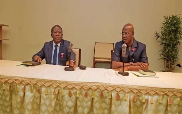 Les ministres Yves Fernand Manfoumbi et Jean Norbert Diramba dirigeant la réunion préparatoire de l'arrivée du président Ali Bongo Ondimba dans la Ngounié