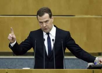 L'ancien président russe Dimitri Medvedev met en garde Israël contre la livraison d'armes à l'Ukraine