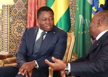 Le président Ali Bongo, à droite, au Togo, à l'invitation de son homologue Faure Essozimna Gnassingbé, à gauche