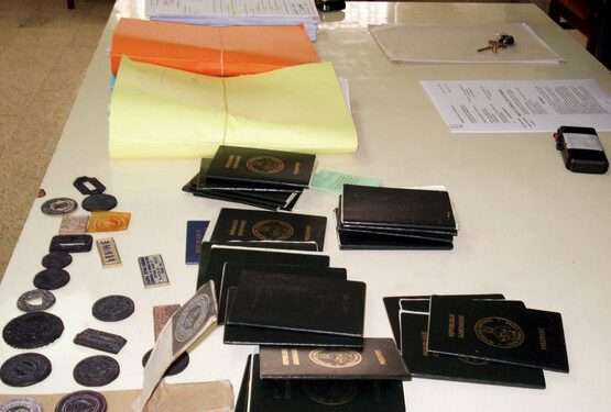 La trafiquant de faux documents administratifs, De Nasciemiento Hermann Brandon réfléchit sur son sort à la prison centrale de Libreville