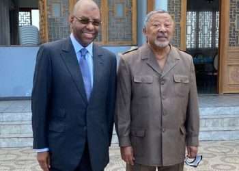Les président Jean Ping et Alexandre Barro Chambrier aux Charbonnages