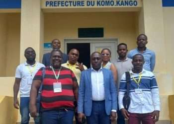 Le bureau du SYNAPS- PGA et le préfet du Département du Komo Kango