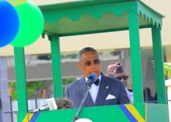 Le maire de la commune de Port-Gentil Gabriel Tchango lors de son allocution inaugurale du nouveau bâtiment de la mairie