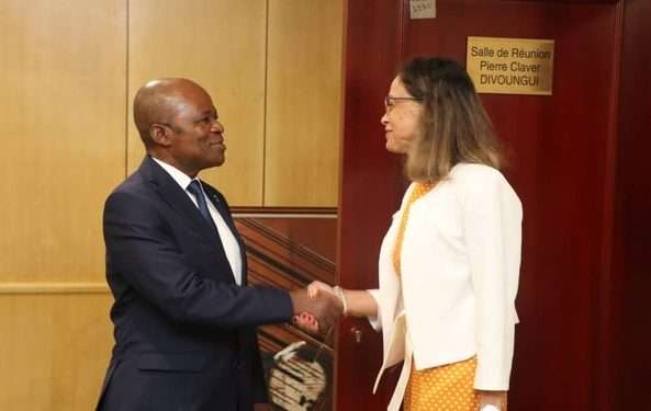 Le président Faustin Boukoubi et Rosario Bento Pais, chef de la délégation de l’UE au Gabon