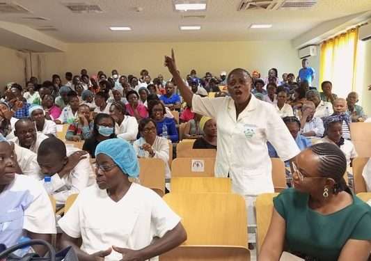 Le personnel de Santé du CHUL en entretien avec le bureau du SYNAPS P-GA