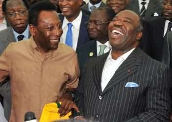 Le président Ali Bongo à droite et le Roi Pelé en 2012 au Gabon