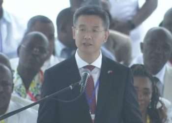 Li Jinjin, l'ambassadeur de Chine au Gabon lors de son discours sur le parti communiste chinois