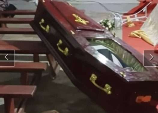 Les deux familles se battent et cassent le cercueil d'un mort à Tchimazock