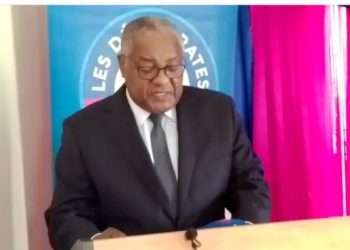 Séraphin Akure-Davain, le président honoraire du parti Les Démocrates lors de la déclaration