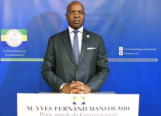 Le ministre Yves Fernand Manfoumbi, porte-parole du Gouvernement lors de la lecture du Communiqué final du conseil des ministres du 20 janvier 2023