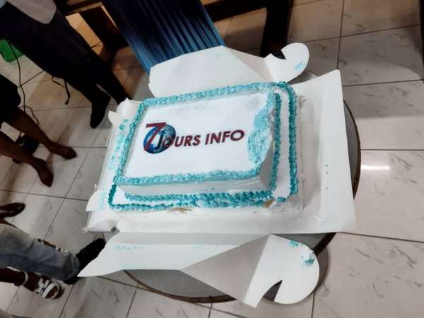 Gâteau d'anniversaire des 10 ans d'existence de 7joursinfo