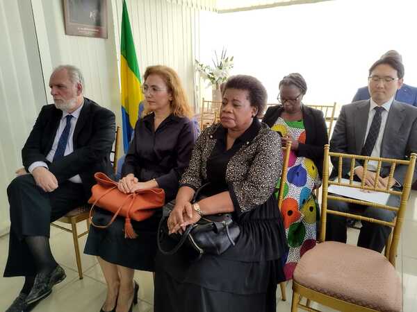 Vue partielle de quelques ambassadeurs venus rendre un dernier hommage