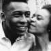 Pelé avec sa mère Céleste en mars 1965, elle n'a pas conscience qu'il est mort