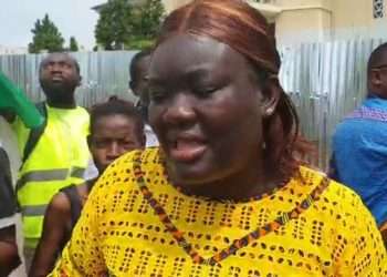Mbina Chris Marlène avant qu'elle ne soit chassée du marché de Nzeng-Ayong pour avoir critiqué Ali Bongo