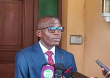 Le ministre de l'Intérieur, Lambert-Noël Matha après que l 'opposition ait boycotté le renouvellement du président du CGE