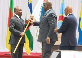 Ali Bongo, à gauche, reprend la tête de la CEEAC, à Félix