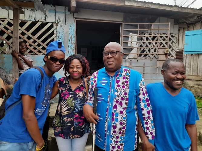 Arlette Nadia Mengpue Bibang et les autre membres de l'ANAG