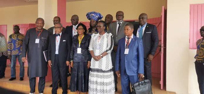 Les membres de l'association des maires du Gabon réunis à Ndendé
