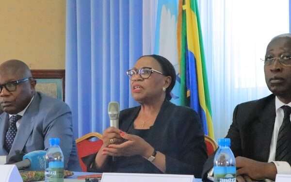 Paulette Missambo, présidente de la plateforme alternance
