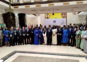 Les membres des institutions et les parlementaires du REPAR-AC et du RAPAC-SAN à la clôture des travaux
