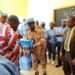 L'eau à la journée mondiale remise par la Conacce Chapelains au directeur de l'hôpital spécialisé de Nkembo