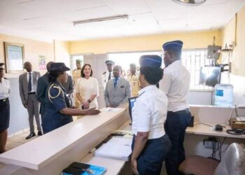 Le Président Ali Bongo et son épouse au commissariat d'Akanda