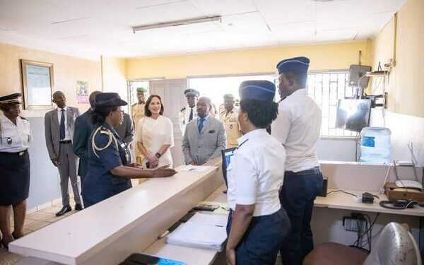 Le Président Ali Bongo et son épouse au commissariat d'Akanda