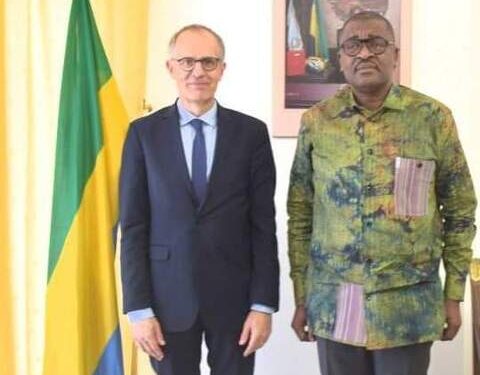 Le ministre Jean Pierre Doukaga Kassa (à droite) et Paul Coustere, le directeur régional de l'UNESCO