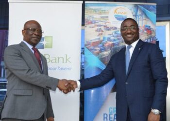 Abakal Mahamat de BGFI et Patrice Barthélémy Melom (à droite) au Port autonome de Kribi