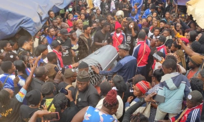 Le cercueil du journaliste, assassiné, Anye Nde Nsoh