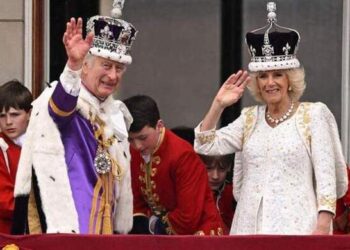 Le roi Charles III et Camilla couronnés