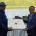 Dr Pambou Sosthène recevant un cadeau à son jubilé