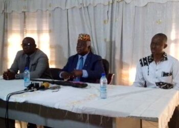 Le président du FER, Bonaventure Nzigou Manfoumbi lors de sa conférence de presse du mercredi 3 mai 2023