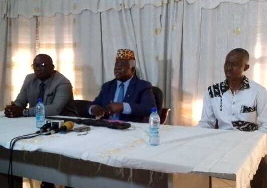 Le président du FER, Bonaventure Nzigou Manfoumbi lors de sa conférence de presse du mercredi 3 mai 2023