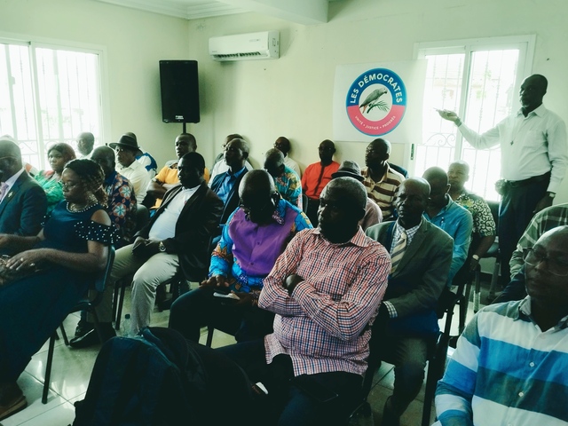 Le vice-président Les Démocrates et vice-président intérimaire, Philippe Nzengue Mayila et les membres du bureau 