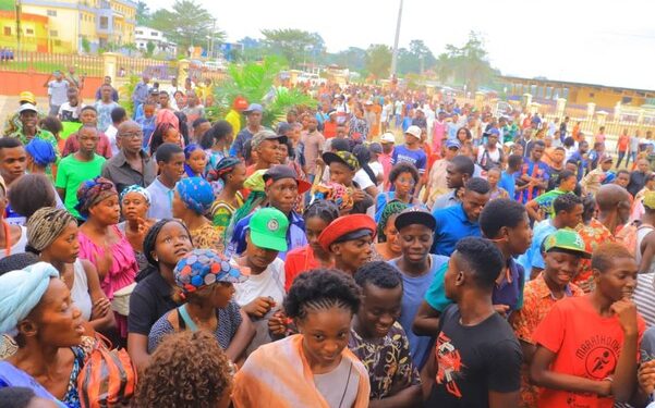 1000 personnes candidature Bongo