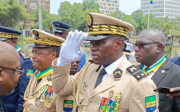 Oligui Nguema homme fort