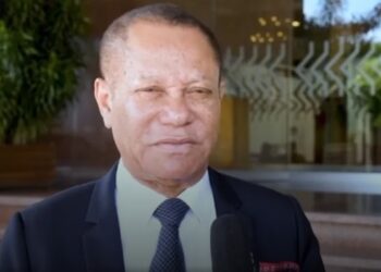 indéboulonnable Lin Mombo