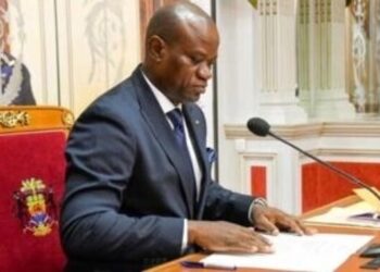 Oligui Nguema style vestimentaire