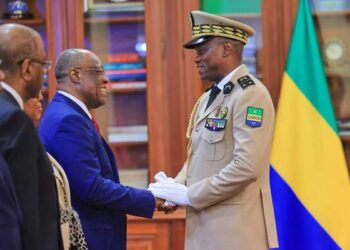 Oligui pouvoir Nguema gère