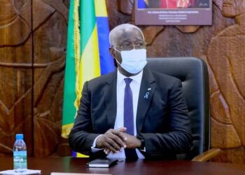Les responsables de la SEEG en séance de travail avec le premier ministre Raymond Ndong Sima