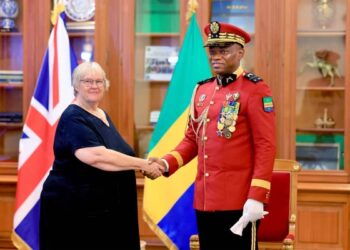 Le Chef de l’Etat, Brice Oligui Nguema reçoit les lettres de créance du nouvel ambassadeur du Royaume-Uni accrédité au Gabon