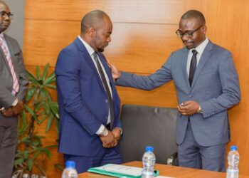 La nouvel administrateur général de la Zis de Nkok, Samy Buveghe et le ministre Mays Mouissi @D.R