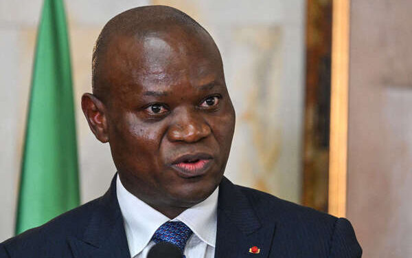 Oligui Nguema pression financière