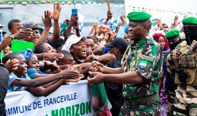 Oligui Nguema dans trois provinces pour le référendum