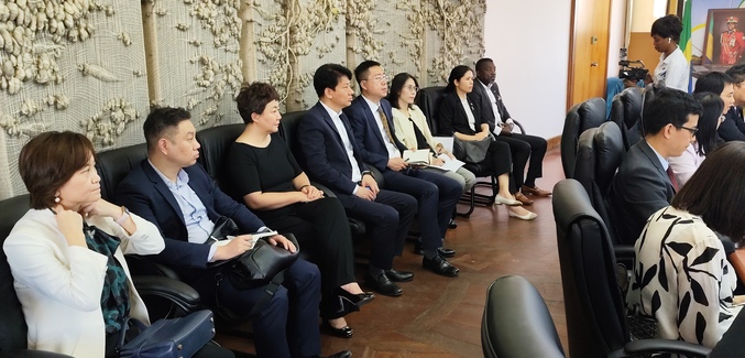 Les membres de la délégation chinoise du FOCAC chez le ministre du Pétrole du Gabon