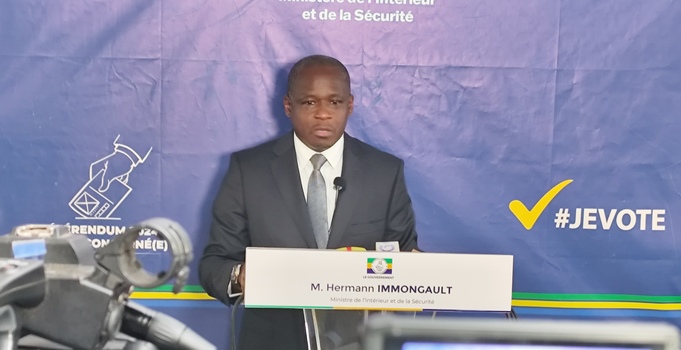 Ministre de l'intérieur pour le référendum