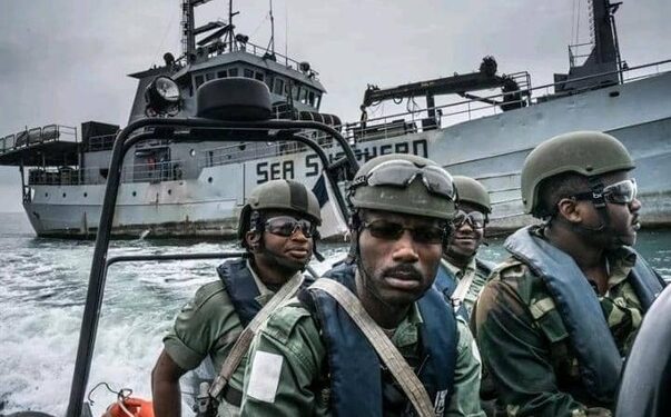 Centre opérationnel surveillance maritime.
