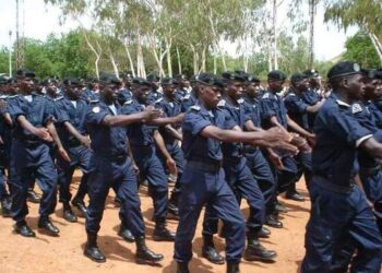 16 sous-officiers police